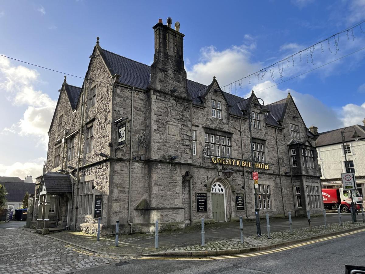 The Bull Hotel Llangefni Εξωτερικό φωτογραφία