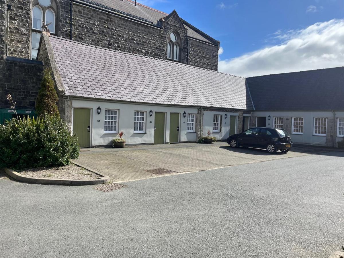The Bull Hotel Llangefni Εξωτερικό φωτογραφία