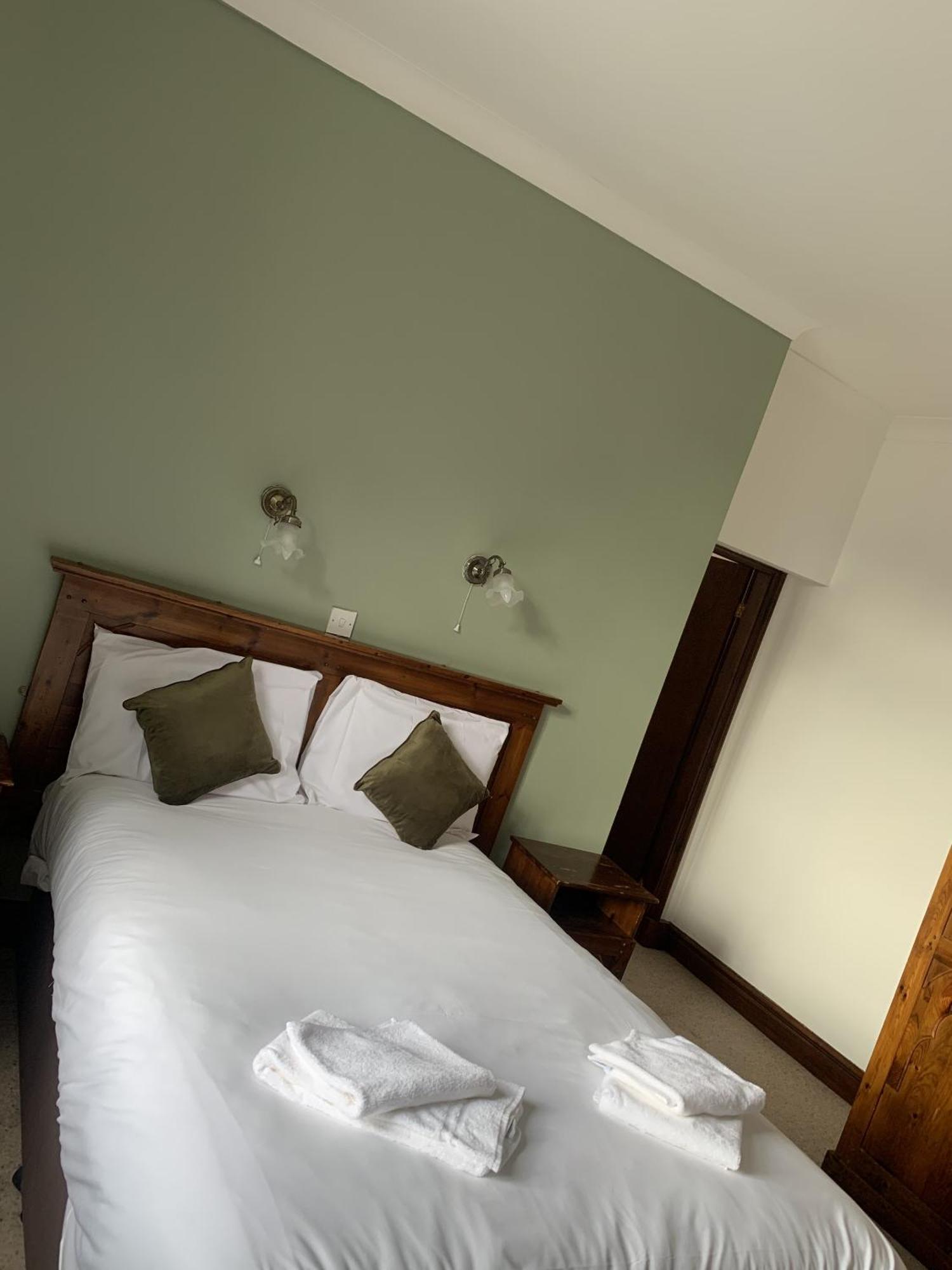 The Bull Hotel Llangefni Εξωτερικό φωτογραφία
