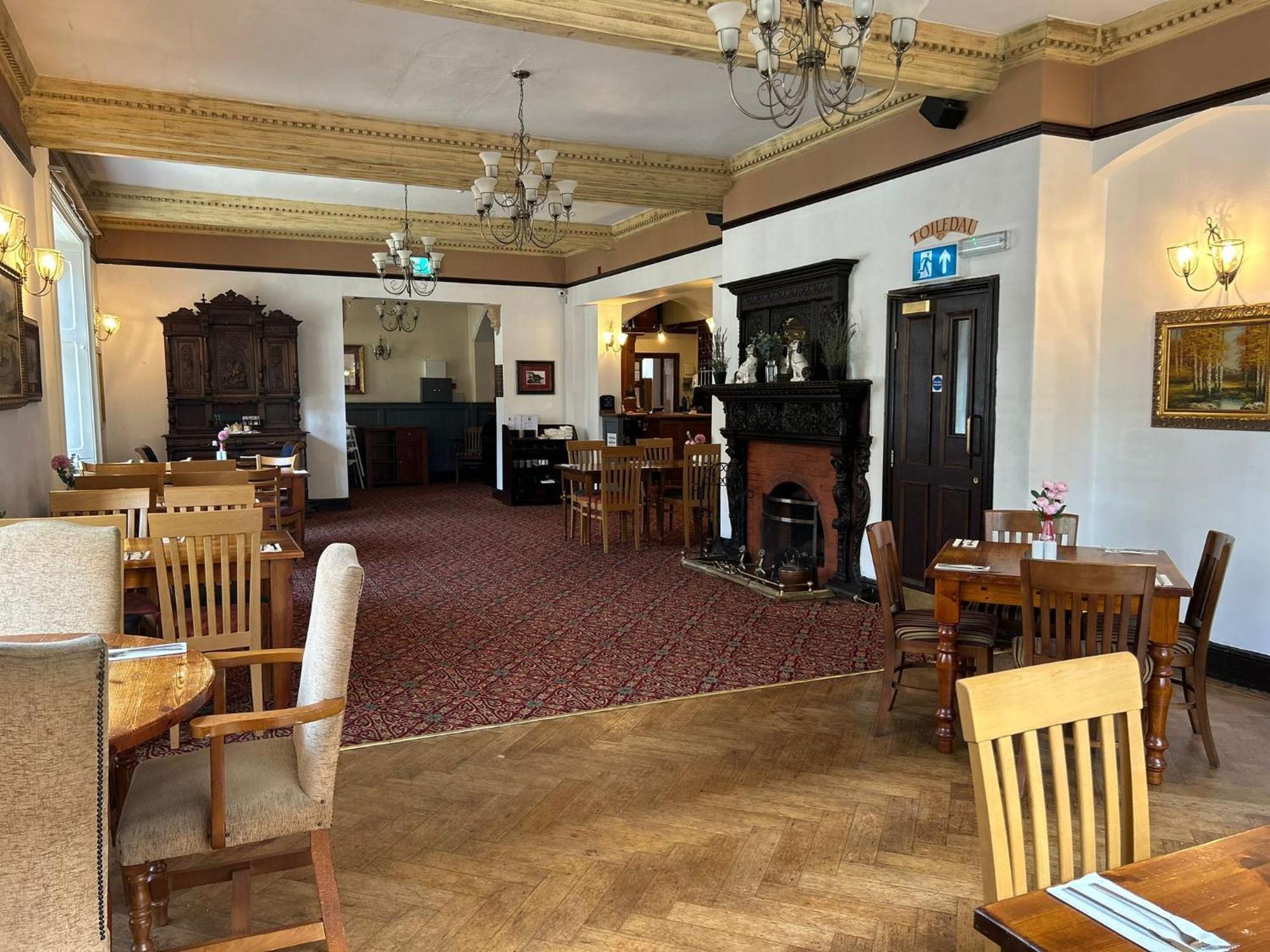 The Bull Hotel Llangefni Εξωτερικό φωτογραφία