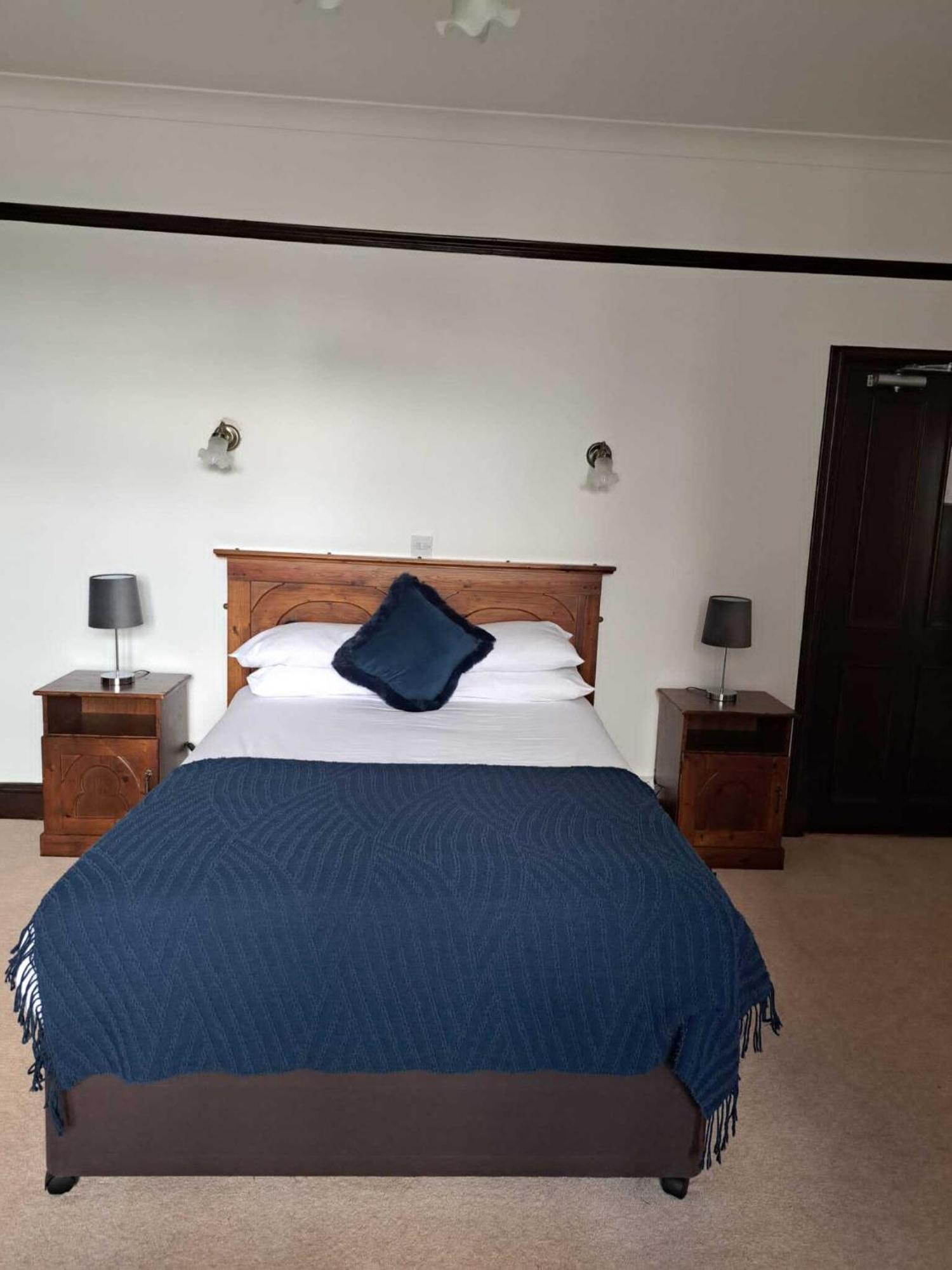 The Bull Hotel Llangefni Εξωτερικό φωτογραφία