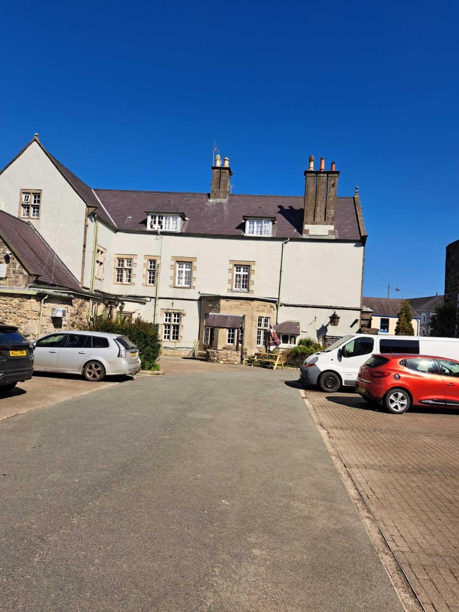 The Bull Hotel Llangefni Εξωτερικό φωτογραφία