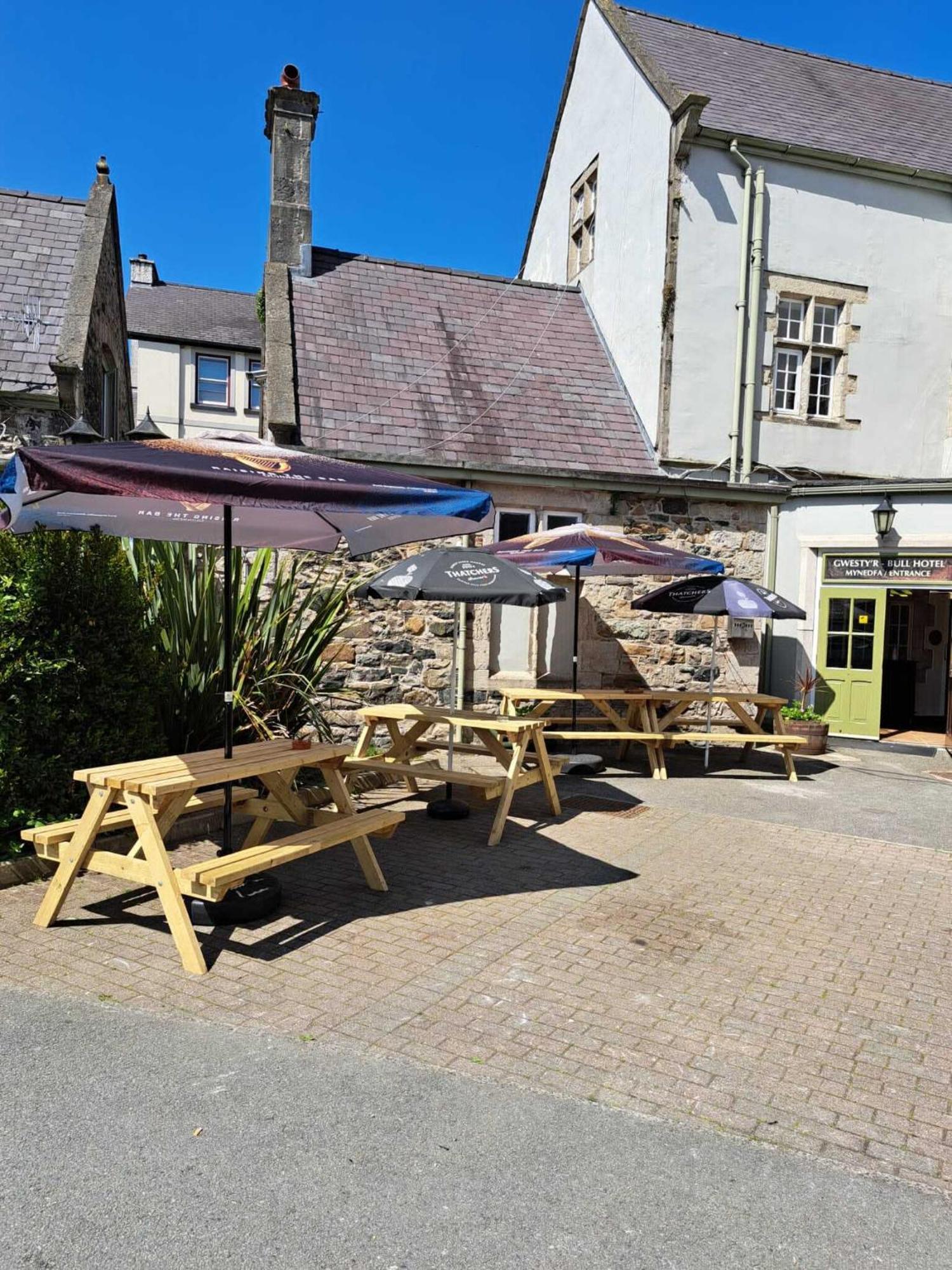 The Bull Hotel Llangefni Εξωτερικό φωτογραφία