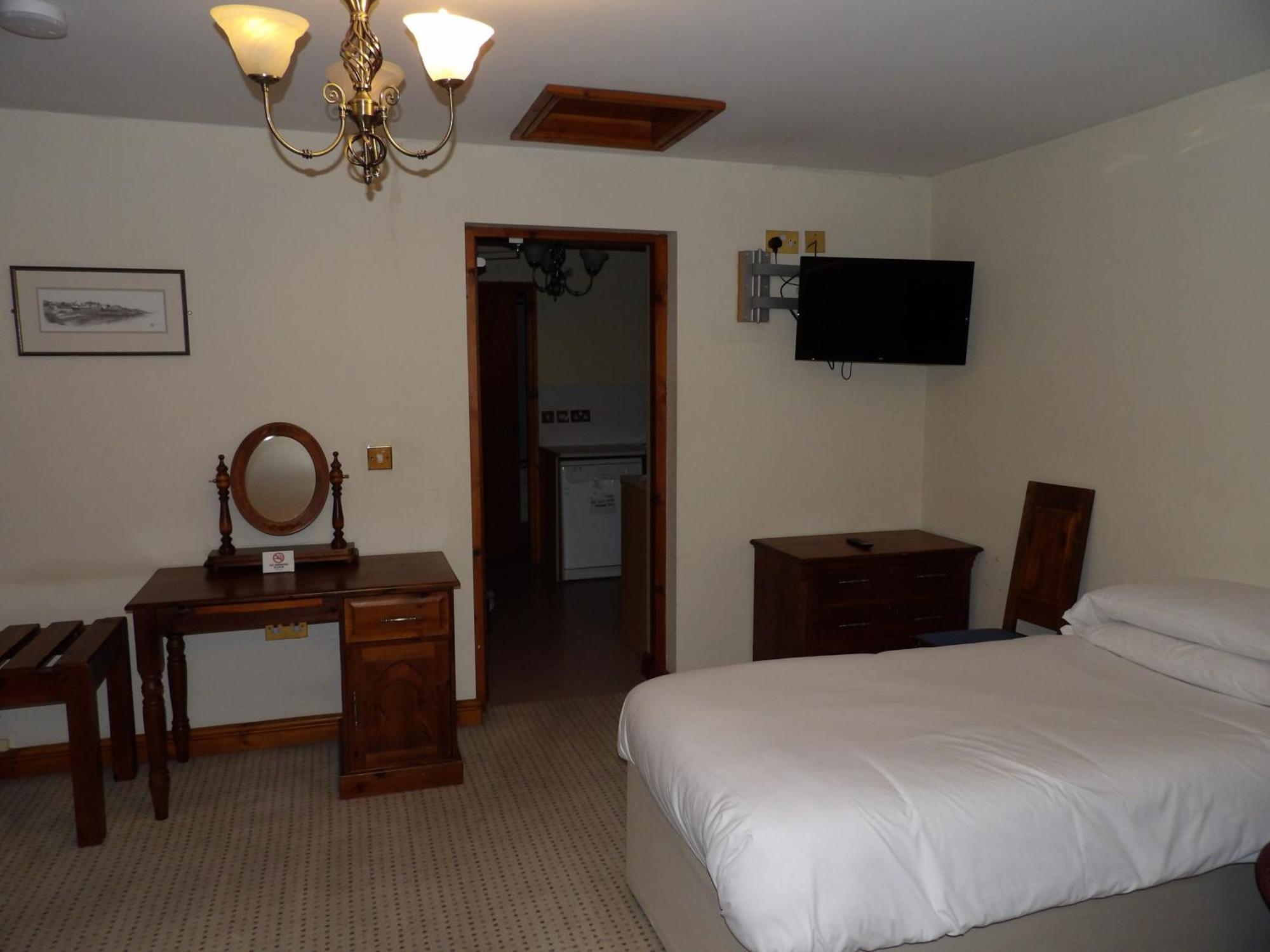 The Bull Hotel Llangefni Εξωτερικό φωτογραφία
