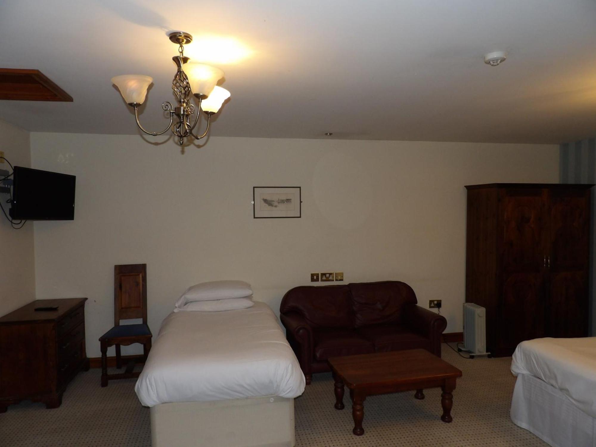 The Bull Hotel Llangefni Εξωτερικό φωτογραφία