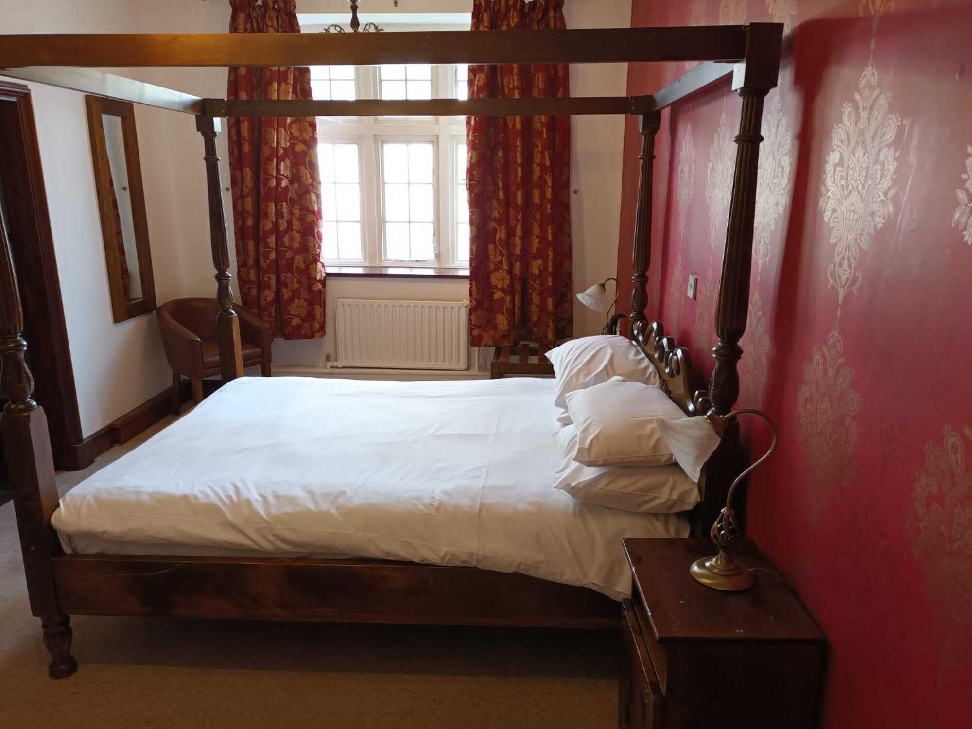 The Bull Hotel Llangefni Εξωτερικό φωτογραφία
