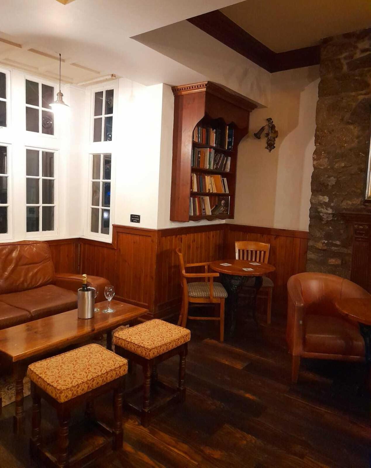 The Bull Hotel Llangefni Εξωτερικό φωτογραφία