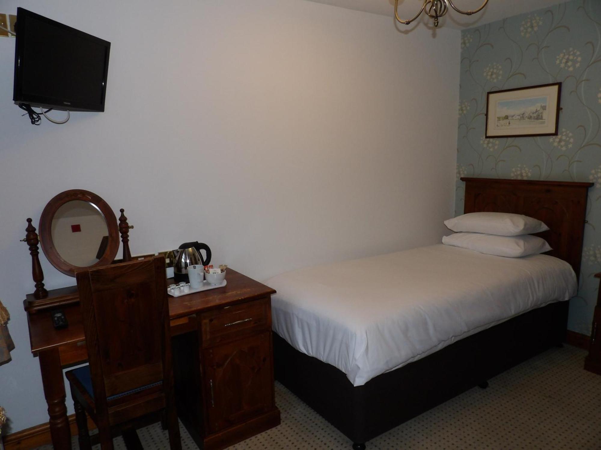 The Bull Hotel Llangefni Εξωτερικό φωτογραφία
