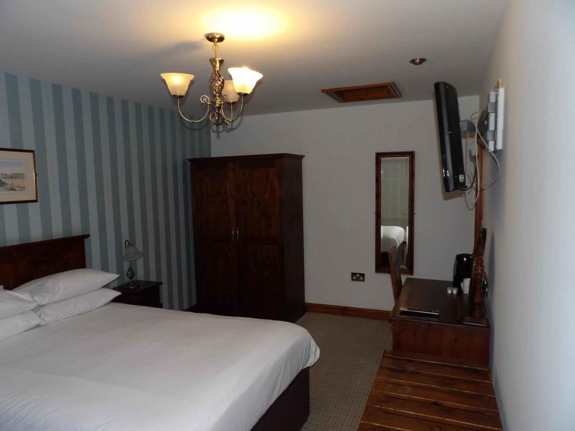 The Bull Hotel Llangefni Εξωτερικό φωτογραφία