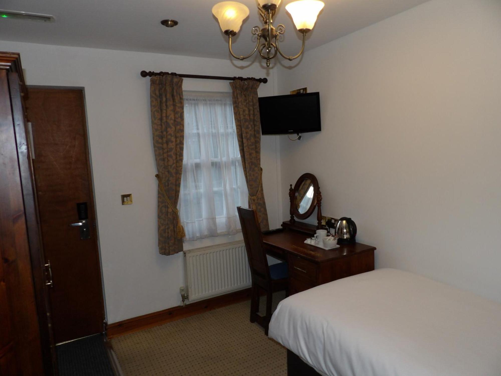 The Bull Hotel Llangefni Εξωτερικό φωτογραφία